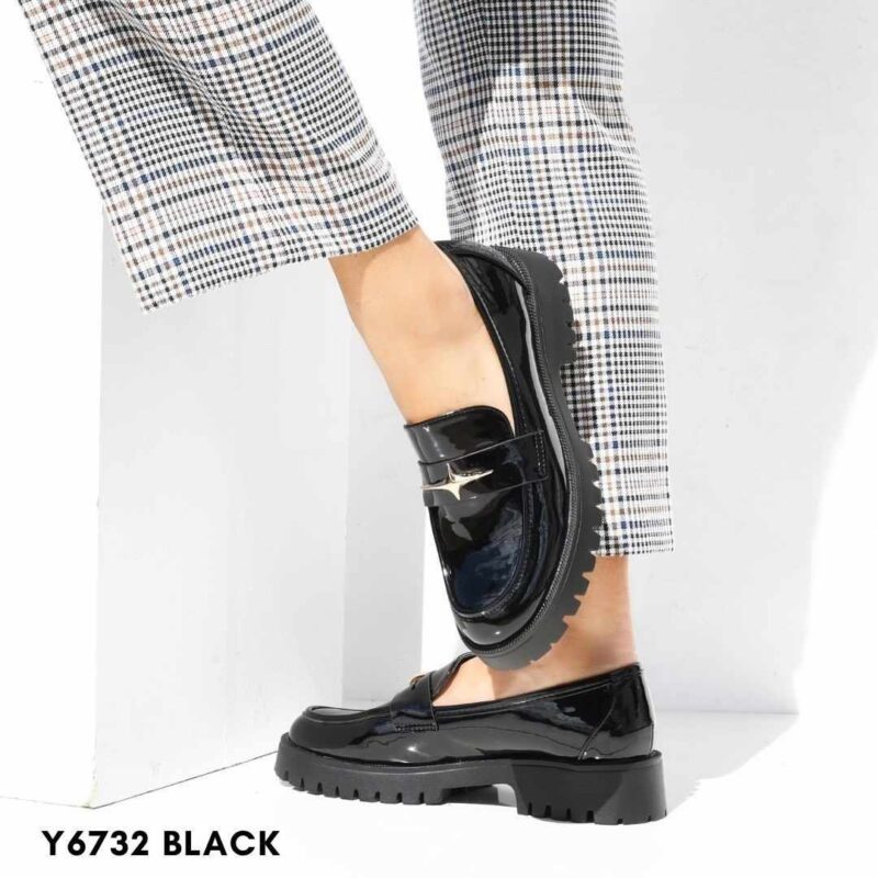 Women black loafers Y6732