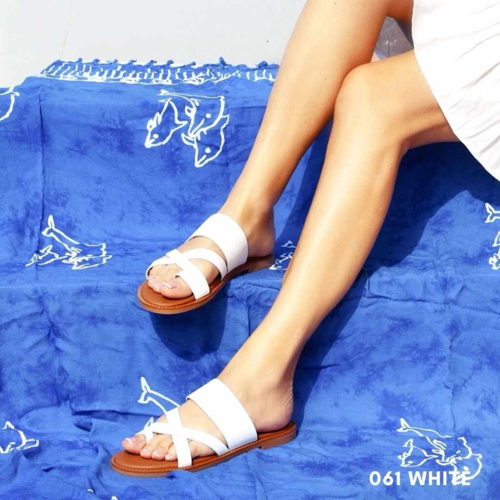 Leather flat sandals 1061