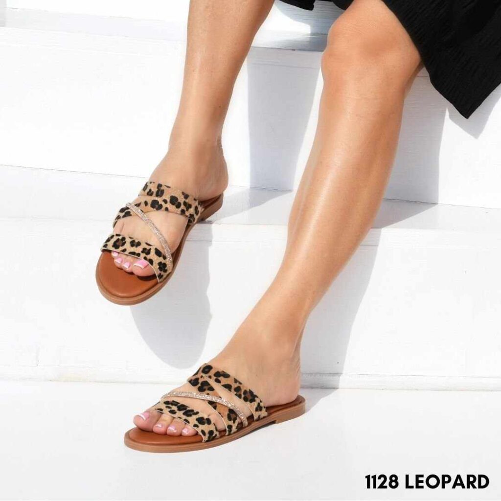 Leather flat sandals 1128