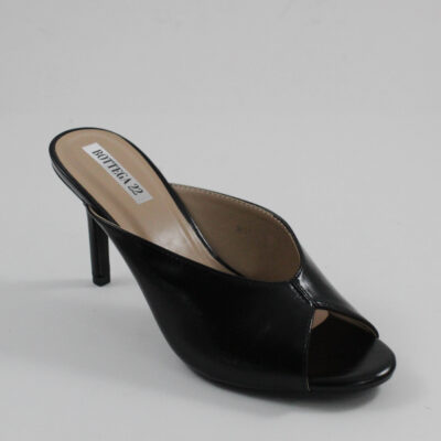 Γυναικεία mules με λεπτό τακούνι σε μαύρο χρώμα bot 32