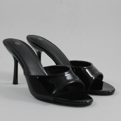 Γυναικεία mules με λεπτό τακούνι σε μαύρο χρώμα OM9021