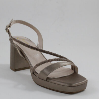 Πέδιλα Βeatris με στρας σε μπεζ χρώμα 9580