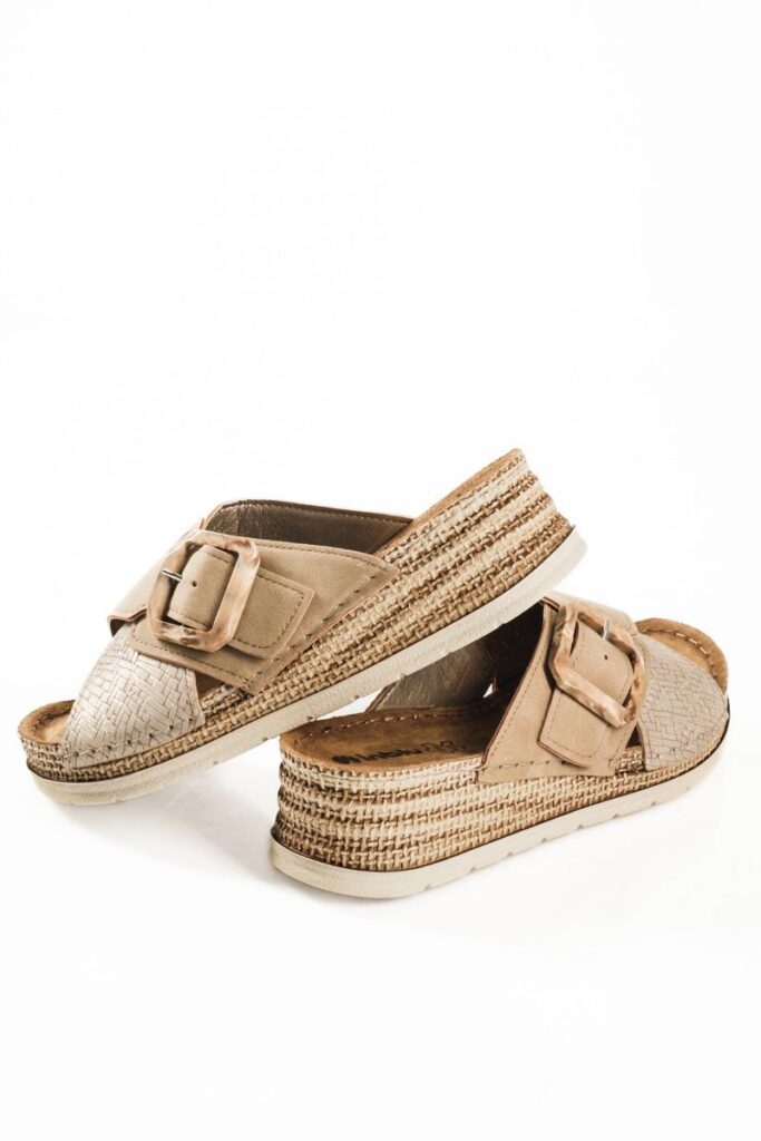 Inblu ανατομικές παντόφλες με χιαστί φάσα και κοκκάλινη τόκα στο χρώμα της άμμου RV000016