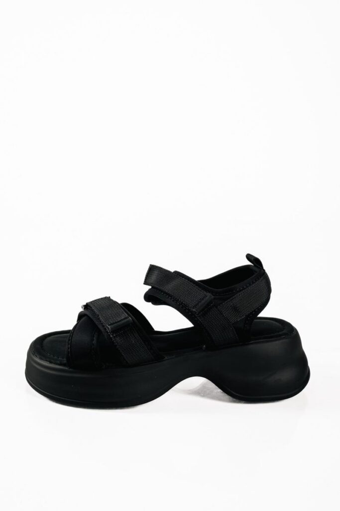 Sporty sandals με συνδυασμό υλικών και velcro σε μαύρο χρώμα 8040-19