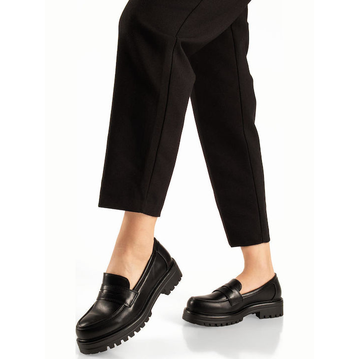 Γυναικεία Loafers σε Μαύρο Χρώμα OM6639